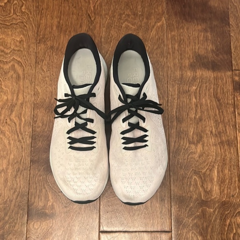 Women’s Pink New Balance Fresh Foam Tennis shoes. Size 10.